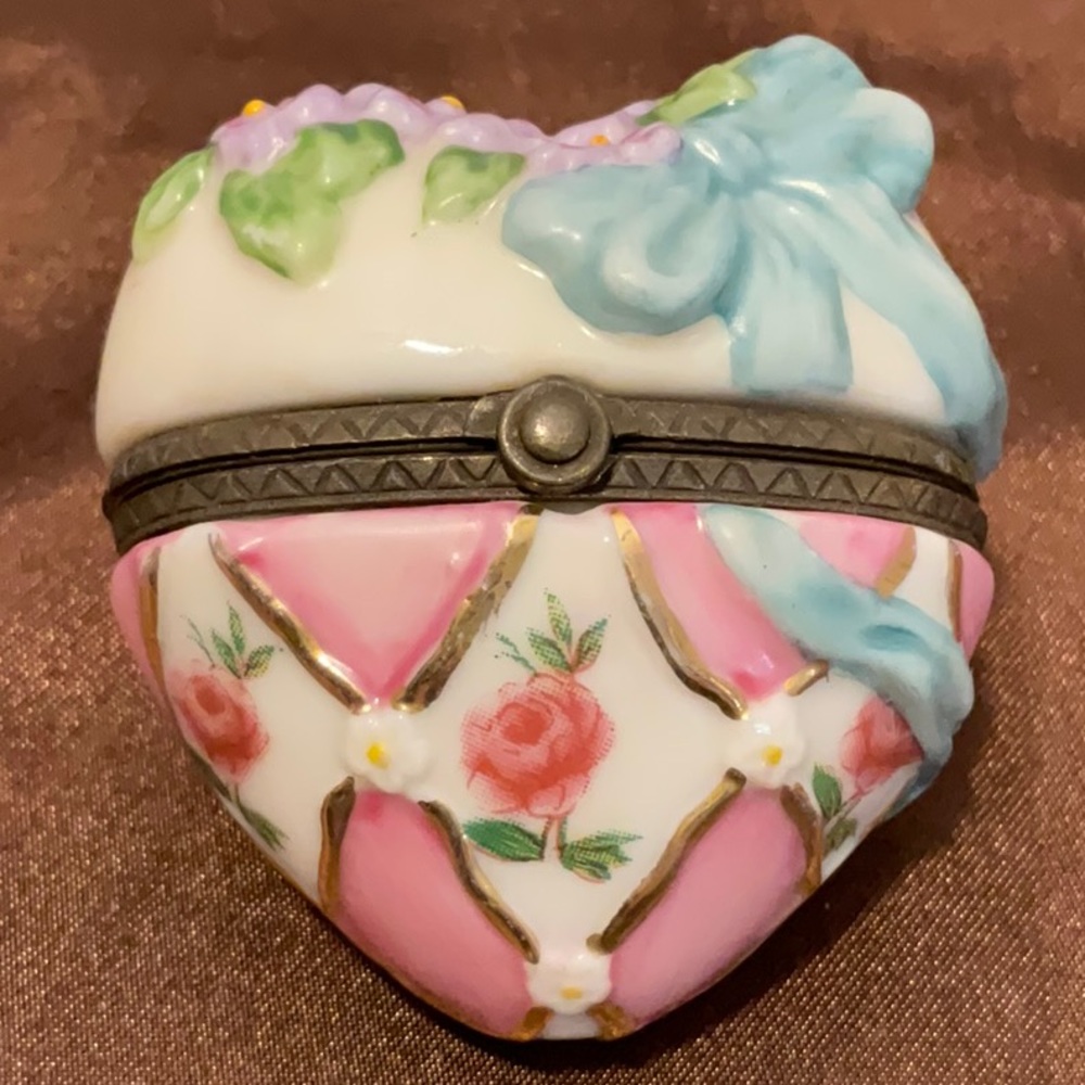 Small Porcelain hinged heart trinket box with key inside.